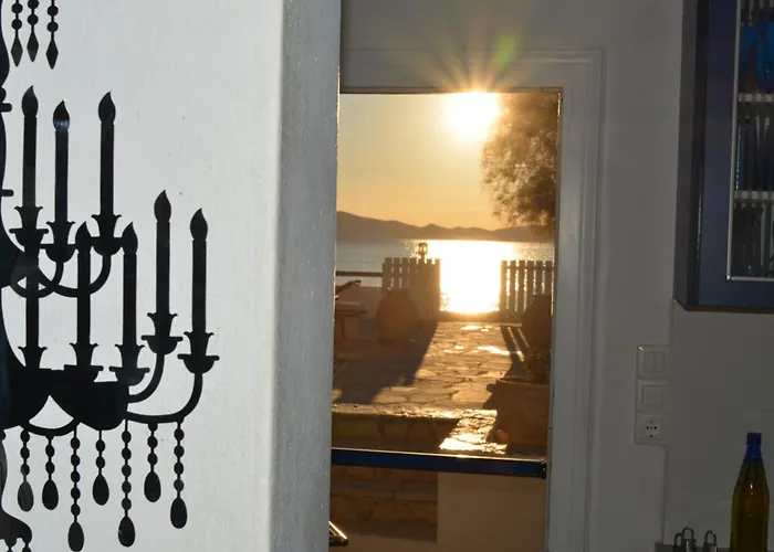 Apartament Right On The Beach- Beachfront-best Unit -paros