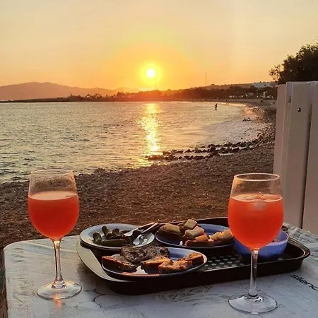 Apartment Right On The Beach- Beachfront-best Unit -paros Alikí